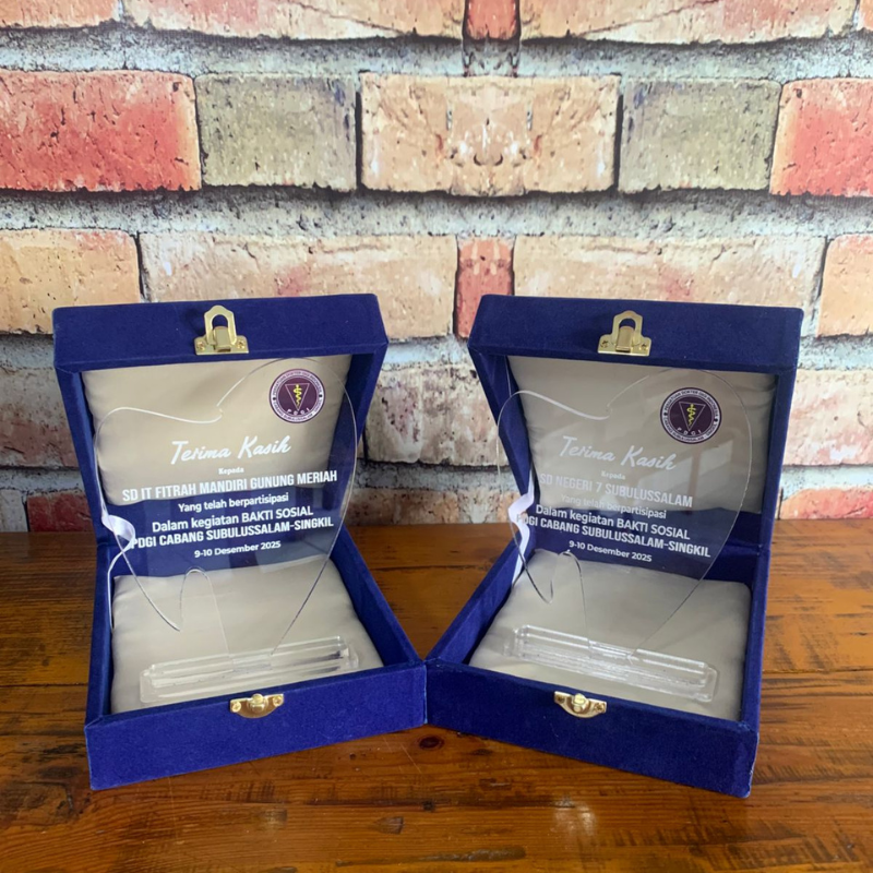 Plaque for PDGI Subulussalam–Singkil Branch Social Service Activities